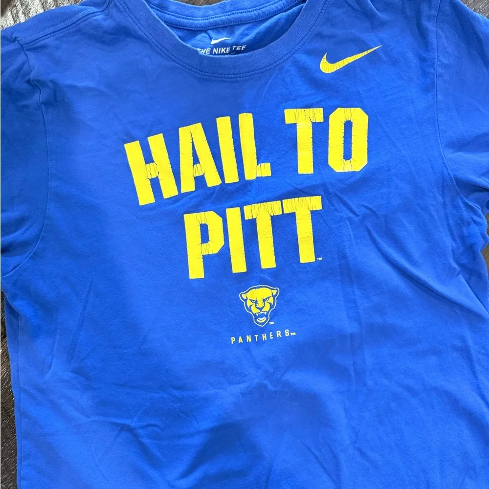 Nike Men's Blue Tee with Yellow Print